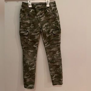 Justice green Camo Cargo Pants Girls Size 12 (Big Kids) pockets stretchy